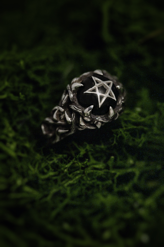 Pentagram Baby Thorn Ring