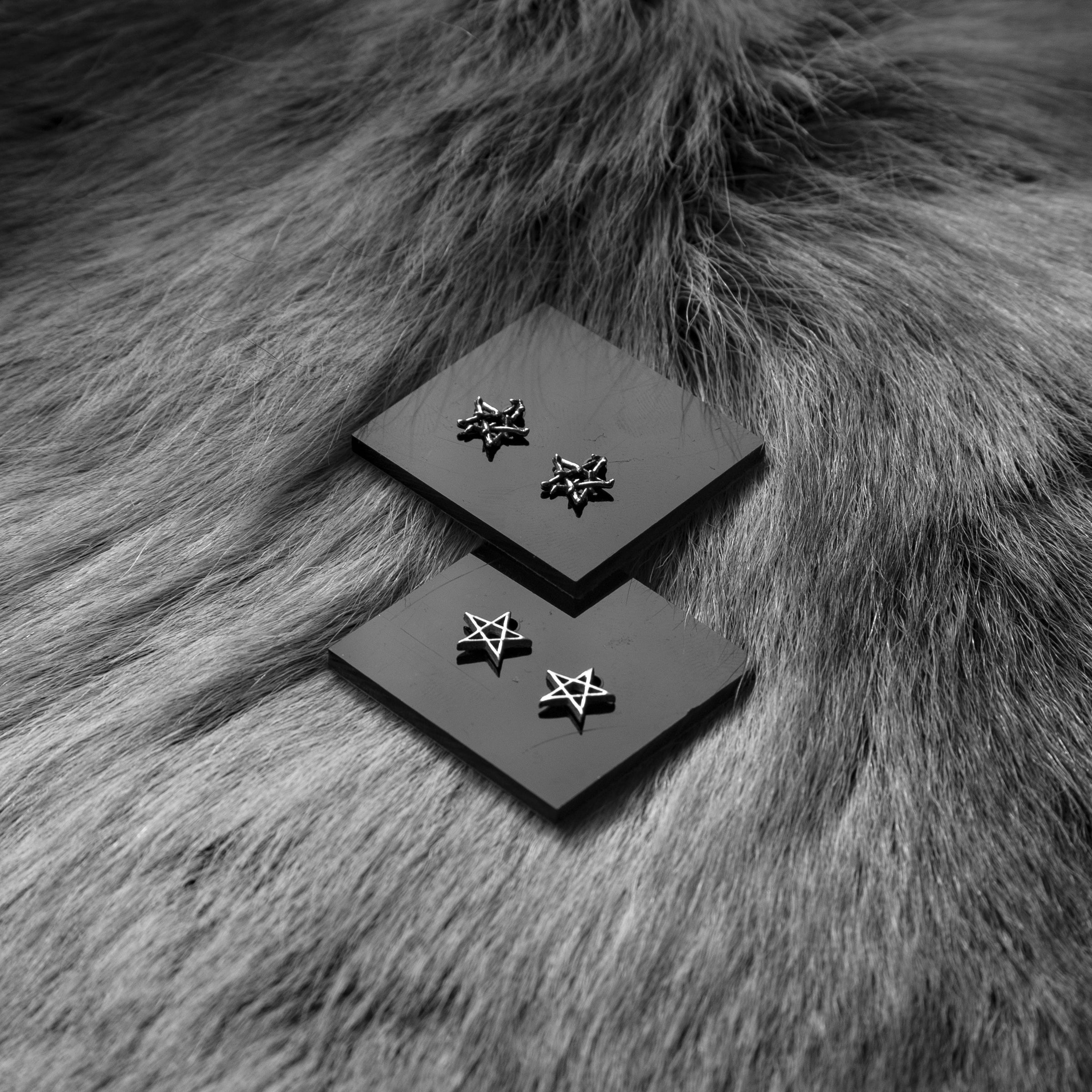 Orecchini Pentagramma Gotici Punk - Set Da 2 Paia In Argento E Nero, Lega Metallica Resistente - Regalo Originale Per Lei